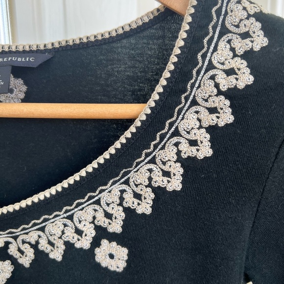 Black 3/4 length sleeves t shirt ,gently worn . - Picture 2 of 6